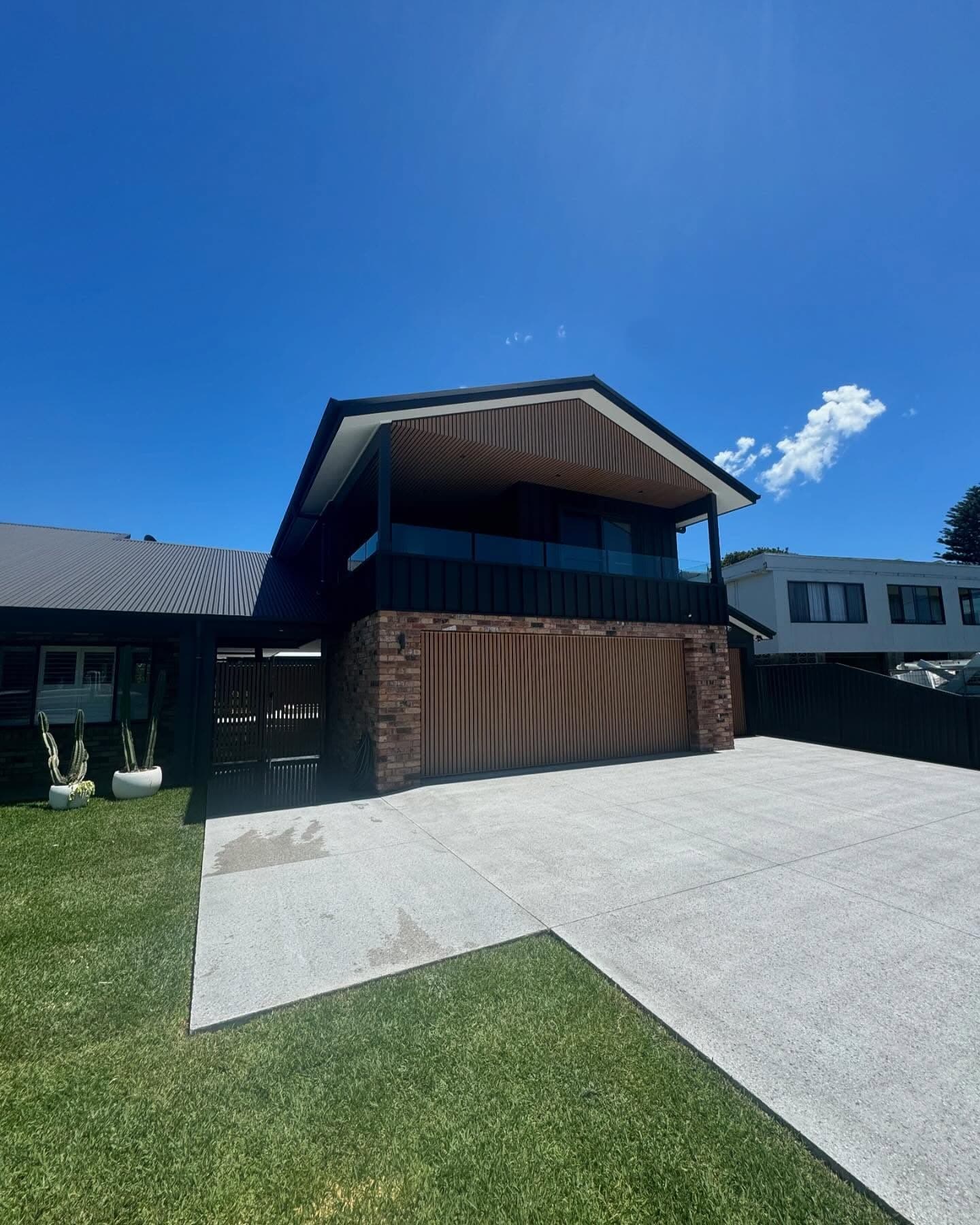 Wide view of the Norah Head facade and driveway