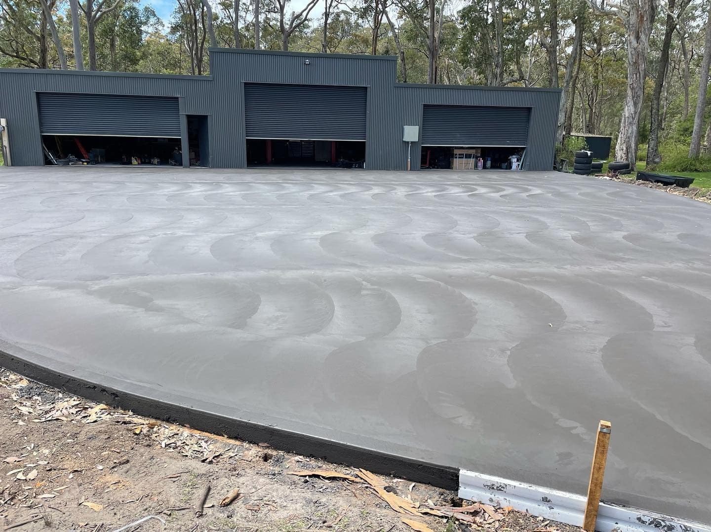410m² shed apron
